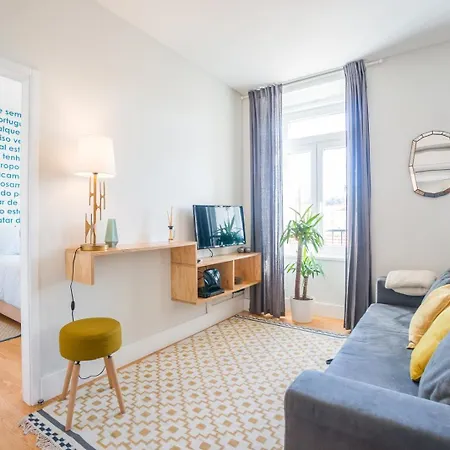 Guestready - Chic And Vibrant Near Anjos Appartement
